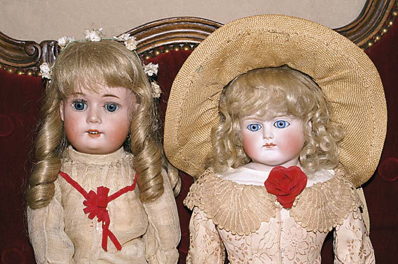 Porzellankopfpuppe, F.& W.GÖbel, um 1921, 12o, blonde EchthaarperÜcke, blaue Schlafaugen , offener Mund 4 ZÄhnchen oben, MischmassekÖrper, ...