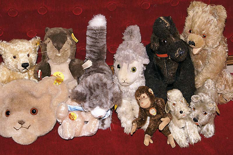 Konvolut aus 5 Steifftieren, 80er Jahre, Classic Teddy, 1920, Original Teddy, Nagy u. BÄrenumhÄngetasche, schÖnes Konvolut, l. bespielt