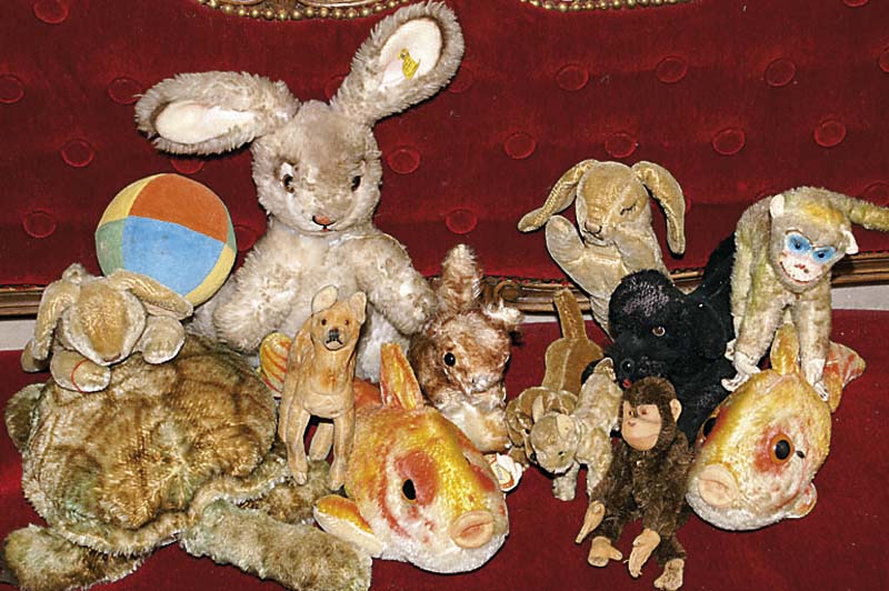 Konvolut aus 7 Steifftieren, 60er Jahre, SchildkrÖte (am Hals stÄrker besch.), Schlafhase, stehender Hase, Rehkitz, Flossy Fisch, EichhÖrnchen, ...