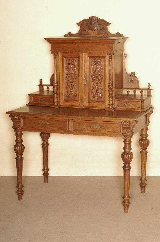 Damenschreibtisch, deutsch, um 1880, GrÜnderzeit, Korpus Weichholz und Eiche, z.T. furniert, gedrechselte Beine, unter der Arbeitsplatte ...