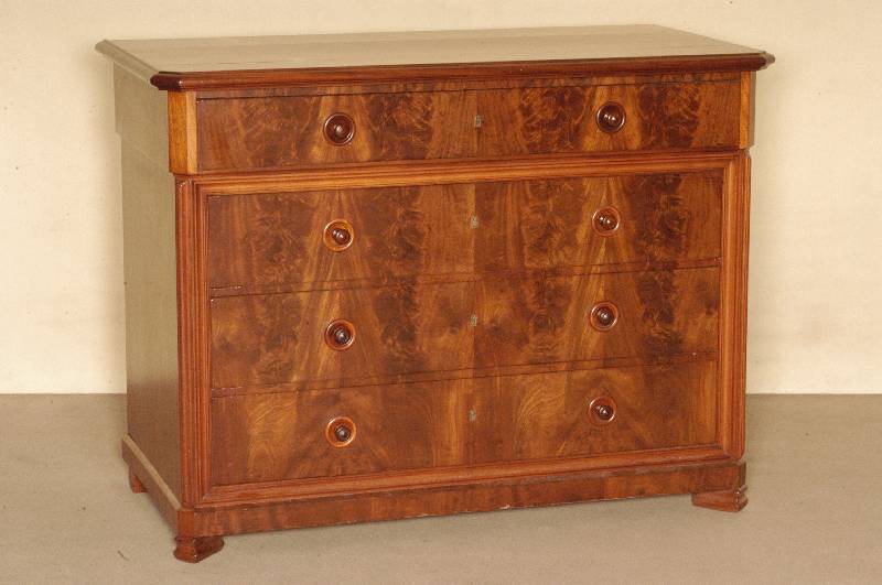 Kommode, deutsch, um 1840/50, SpÄtbiedermeier, Korpus Weichholz, Mahagonifurnier gespiegelt, abgeschrÄgte Ecken , mit aufgesetzten hablrunden ...