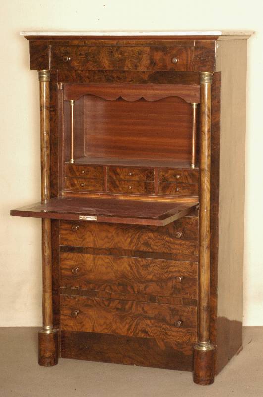 StandsekretÄr, deutsch, um 1960, Empirestil, Korpus Weichholz, Nußbaum- bzw. Wurzelnußfurnier, Front mit gedrechselten VollsÄulen, mit ...