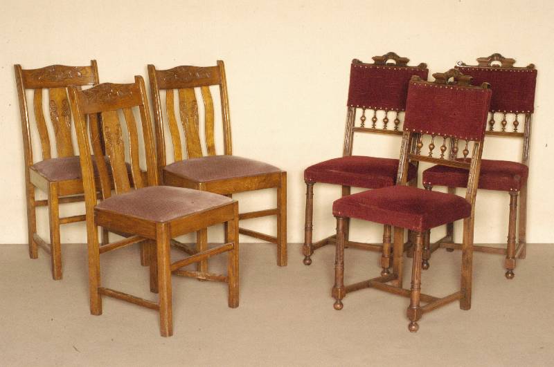 6 StÜhle, Holland, um 1930, Eiche massiv, eckige Beine, verstrebt, RÜckenlehne mit Flachschnitzereien, BlÜtenmotiv, Bezug um 1990 erneuert, ...