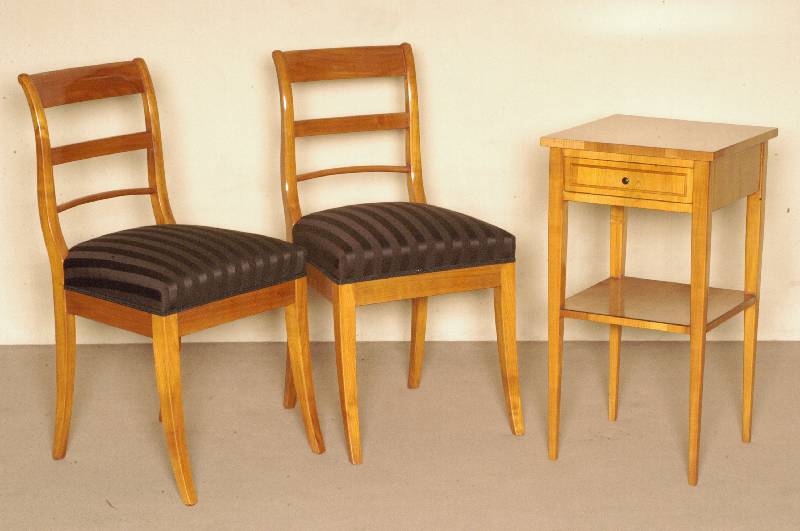NÄhtisch, im Biedermeierstil, Kirschbaum massiv, Kirschbaumfurnier, konische Beine, 1 Schublade, Platte umlaufend mit Fadenintarsien , Schellack ...
