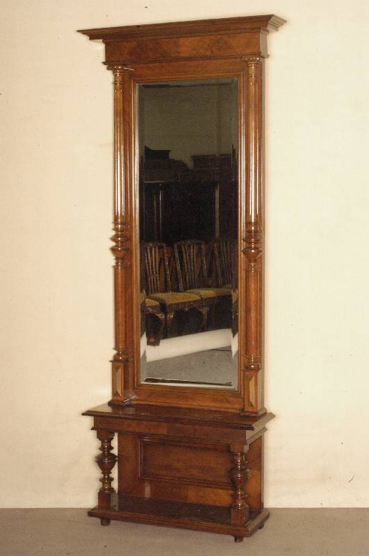 Spiegel mit Konsole, deutsch, um 1880/90, GrÜnderzeit, Korpus Weichholz, Wurzelnußfurnier gespiegelt verlegt, Spiegel facettiert, frei stehend, ...