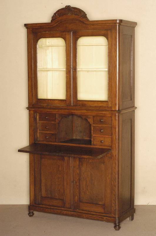 SekretÄr, deutsch, um 1850, SpÄtbiedermeier, Eiche massiv, RÜckwand Weichholz, auf 2 KugelfÜßen, unten 2 TÜren, innen mit Ablage, Innenleben ...