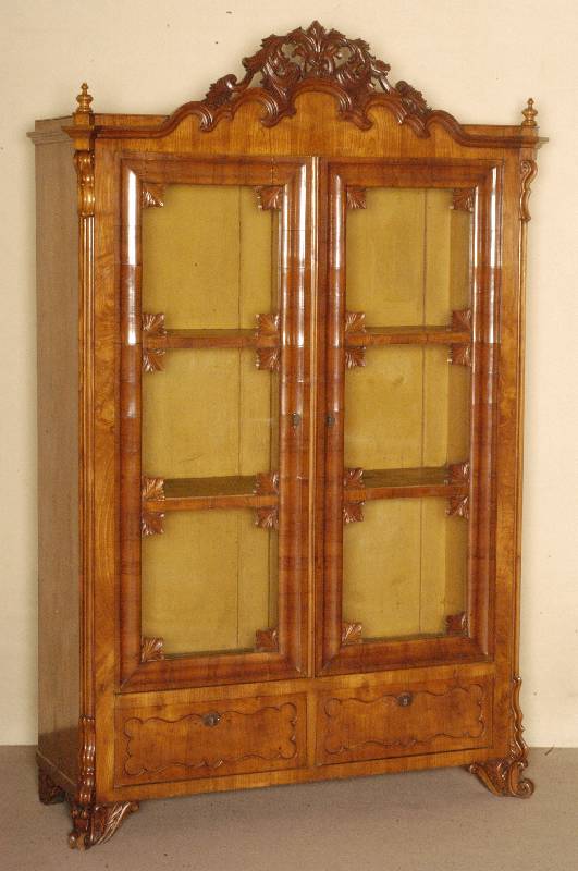 Schrank, deutsch, um 1830, SpÄtbiedermeierstil, Korpus Weichholz, Mahagonifurnier, auf KugelfÜßen, abgerundete Ecken, 2 Schubladen, 3-seitig ...