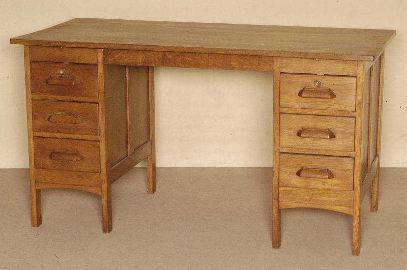 Schreibtisch, Holland, um 1910, Korpus Weichholz, Eiche massiv, z.T. Eichefurnier, praktisch fÜr Haus oder BÜro, Gebrauchsspuren, ca. 76x140x69 cm