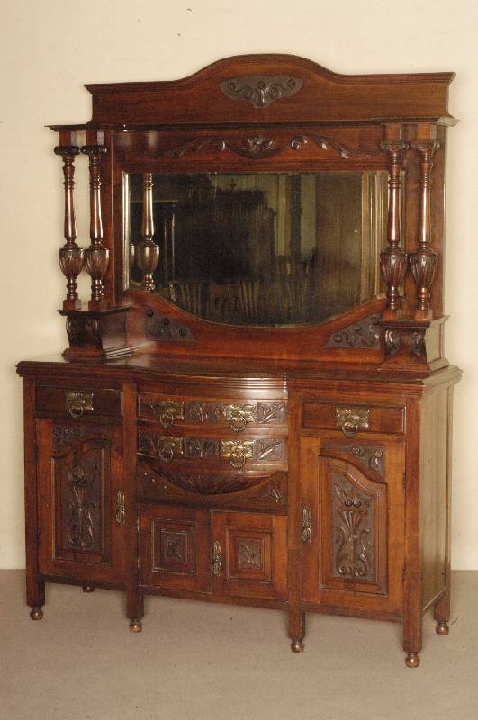 Prunkaufsatzschrank, England, um 1900, Mahagoni massiv, Jugendstil, Unterteil mit gedrechselten FÜßen, 4 TÜren mit kassettierten FÜllungen mit ...