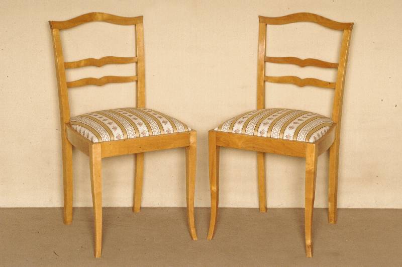 Stuhl, deutsch, um 1920, Desingentwurf, wohl Hellerau, Birke massiv, konische Beine, leicht gebogen, RÜckenlehne elegant gebogen, 2-fach ...