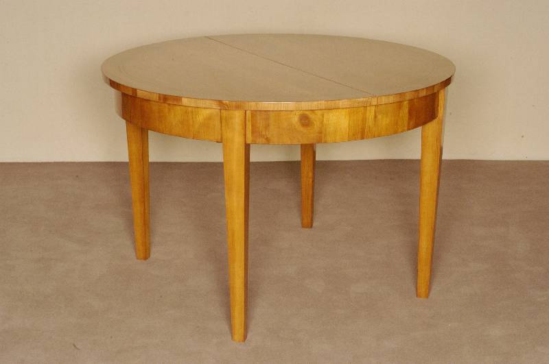 Runder Ausziehtisch, im Biedermeierstil, Kirschbaum massiv, unter Verwendung alter Teile, 4 Einlegeplatten von jeweils 65 cm, Platte mit ...