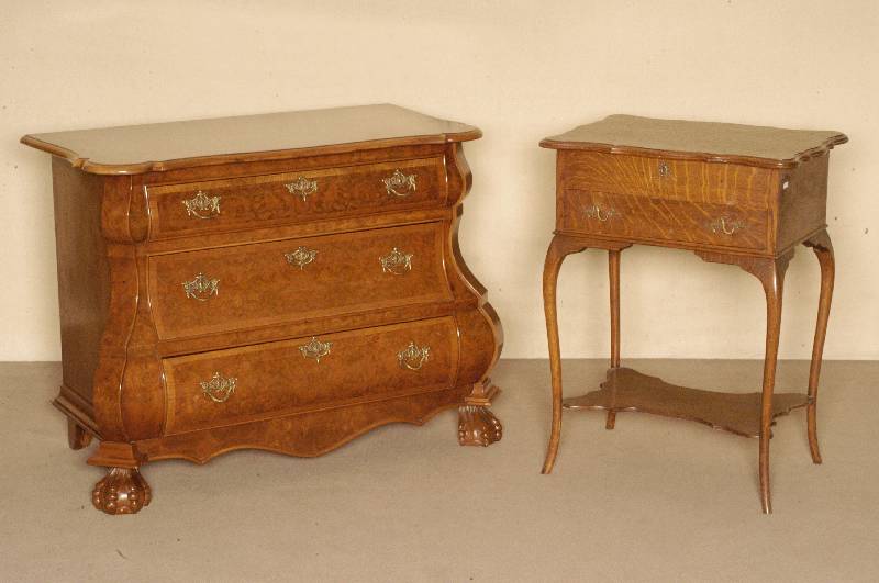 Barockstilkommode, Holland, um 1950/60, Korpus Weichholz/Hartholz, z.T. Wurzelnußfurnier gespiegelt, schÖnes Furnierbild, Kanten abgeflacht, ...