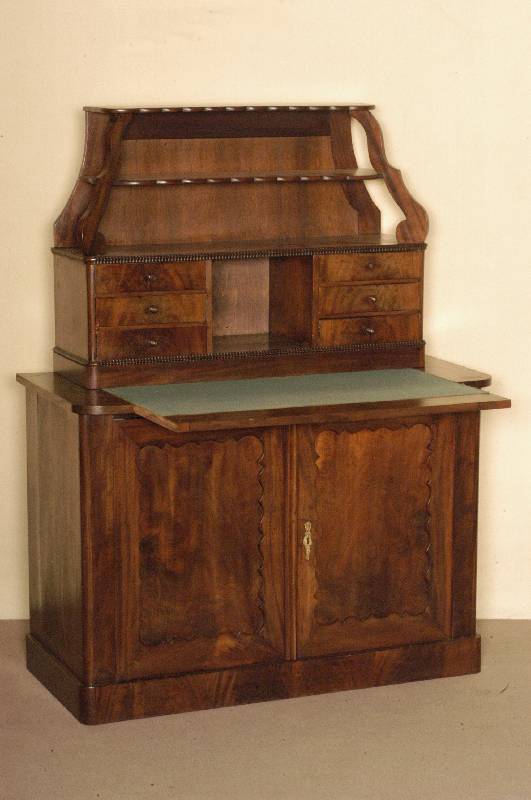 DamensekretÄr, deutsch, um 1850/60, SpÄtbiedermeier, Korpus Weichholz, Mahagoni furniert, gespiegelt, Unterteil 2-tÜrig mit BrezelfÜllungen, ...