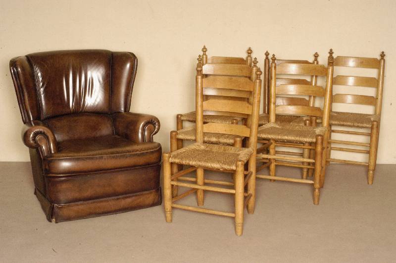 Ledersessel, sogenannter Wingchair, England, um 1970, braunes Rindsleder, lose Kissen, RÜckenlehne schlicht gehalten, an der RÜckseite ...