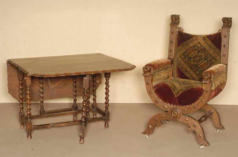 ursprÜnglich sogenannter Scherenstuhl, Niederlande/Belgien um 1870/80, nach dem Vorbild von 1540/550, Gestell Eiche massiv, ausgesuchtes ...
