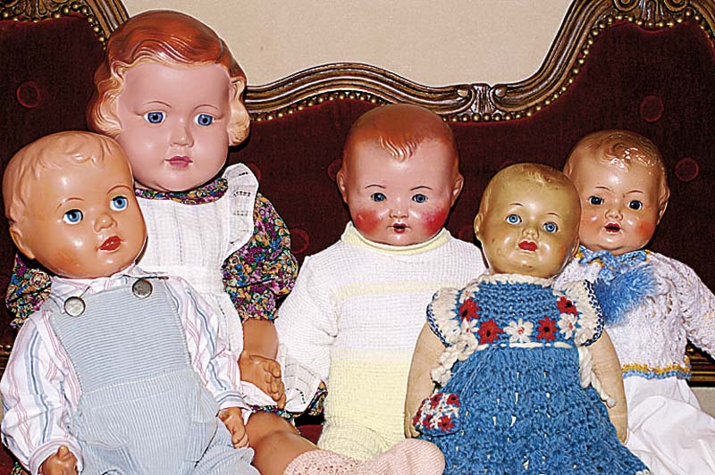 Drei Babypuppen, 2x Sonneberg, 1x Rakso, 30-40er J., blaue Schlafaugen, modellierte Haare, 2x offener Mund 1x ZÄhne, 2x Stoff-, 1x MassekÖrper, ...