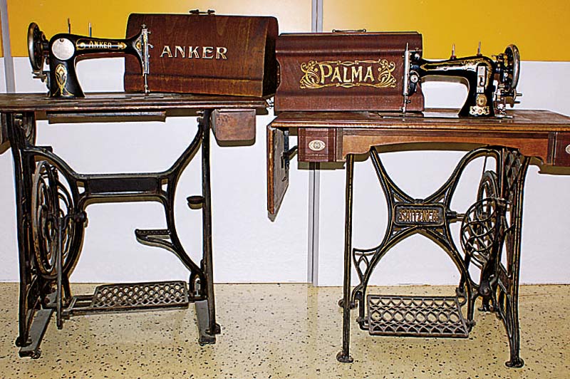 StandnÄhmaschine, Anker Bielefeld, um 1900, Gußeisen, schÖner Jugendstildekor, mit orig. Abdeckung, Arbeitsplatte mit altem Wasserschaden, ...
