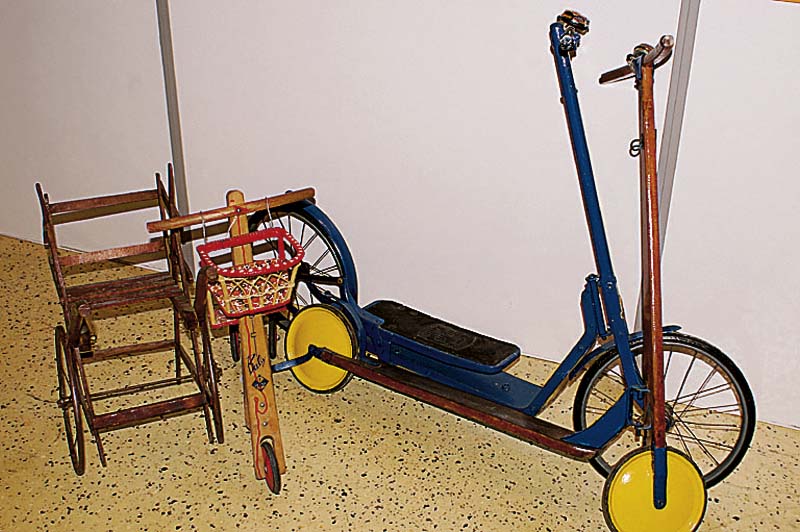 Konvolut 2 Roller, 40er/50er Jahre, 1 x bez. "Original Wipp! Roller, 1 x ungemarkt, Gebr. -Spuren