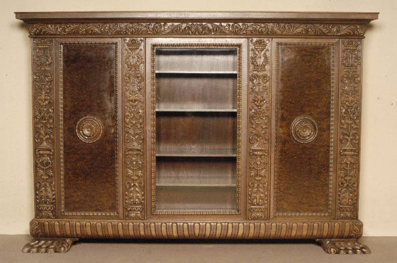 BÜcher- bzw. Vielzweckschrank, deutsch, um 1925, Korpus Eiche, Weichholz und Buche massiv, Eichefurnier, TÜren mit ausgesuchtem ...