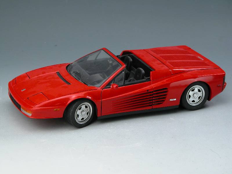 FERRARI TESTAROSSA CABRIO - Modell 1:8 rot ink l. Ersatzteile - sehr detailliert ausgeführt, beweglich sind: Klappscheinwerfer, Hauben, Türen, ...