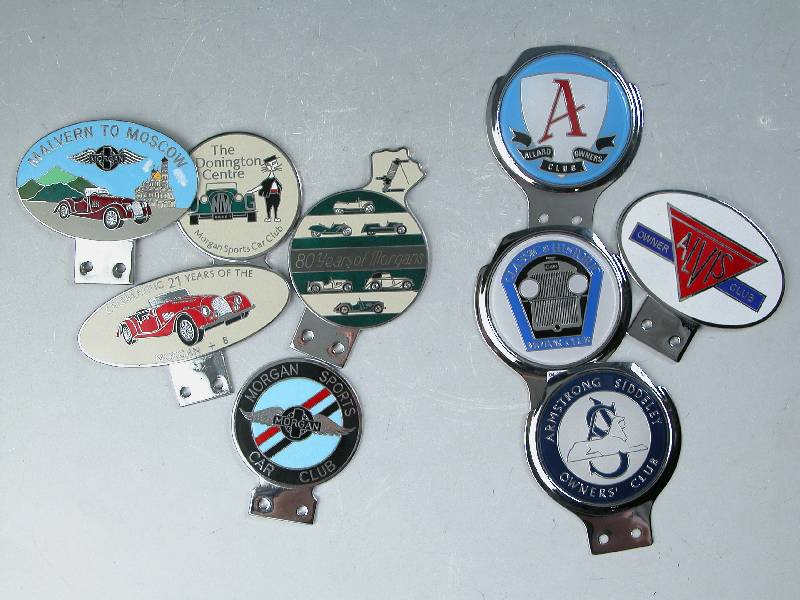 8x PLAKETTEN "British II" aus Sammlung, sehr selten und exclusiv - 1. BOGNOR REGIS Motor Club d80 Metall mit Wappen geprägt, 2. ARMSTRONG ...