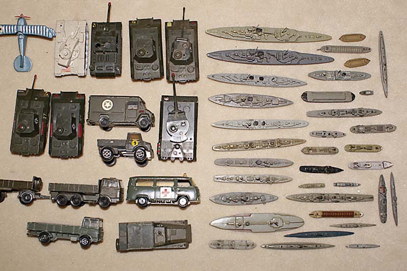 Konvolut Wikingschiffe, ca. 40 StÜck, unter anderem versch. ZerstÖrer Eppingham, Mendez, etc., U-Boote, Frachter, Überw. Metall, Aufbauten z.T. ...