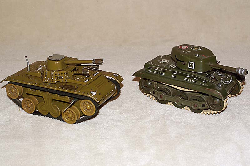 Panzer, Joustra, 60er Jahre, Frankreich, Blech, bunt lithographiert, Uhrwerk, dieses intakt, alle Teile vorhanden, l. bespielt, selten