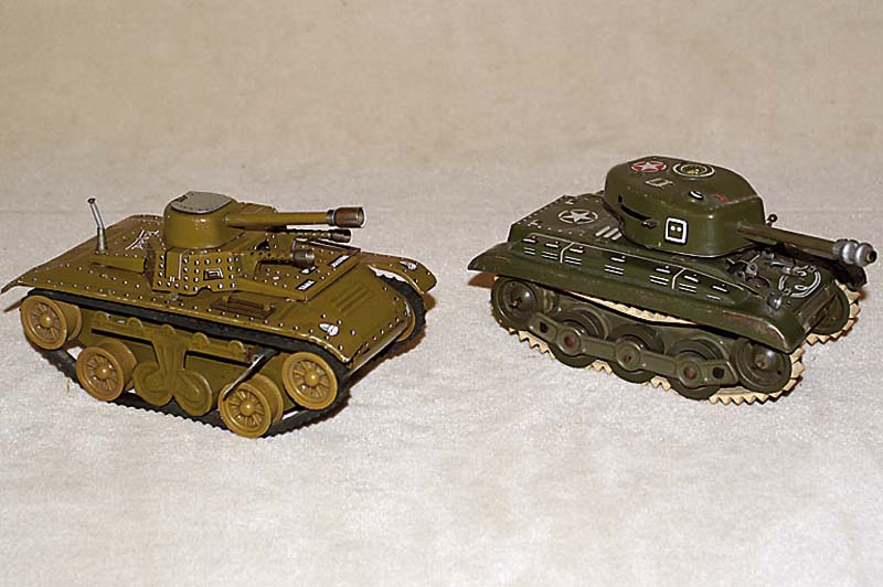 Panzer, GAMA, 60er Jahre, Blech, bunt lithographiert, mit Uhrwerk, dieses intakt, l. bespielt, ohne SchlÜssel, Antenne und Maschinengewehre fehlen