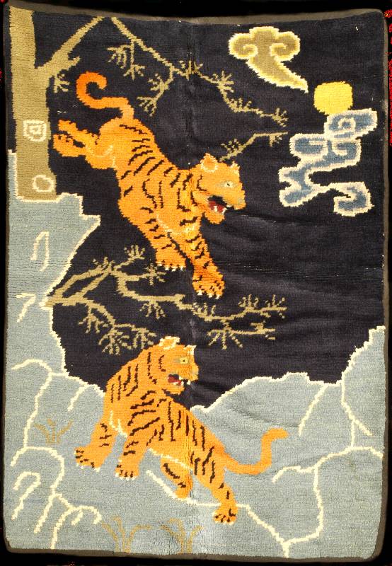 Chinesischer Tiger Teppich alt, China, um 1 920, Wolle geknÜpft auf Baumwolle, ca. 117 x 8 4 cm, grobe KnÜpfung, SchÄtzwert: 2800,- EURO, ...