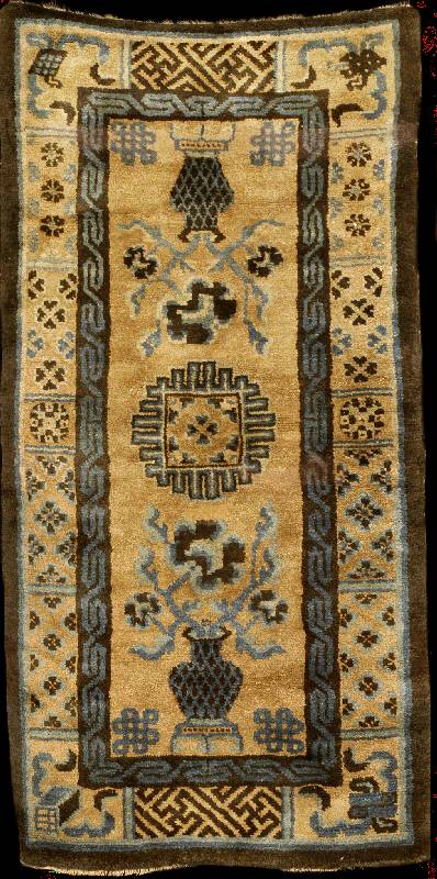 China antik, Westchina, Naturfarben, um 190 0, glanzreiche Wolle geknÜpft auf Baumwolle, c a. 126 x 65 cm, mittelfeine feste KnÜpfung, fe ster ...