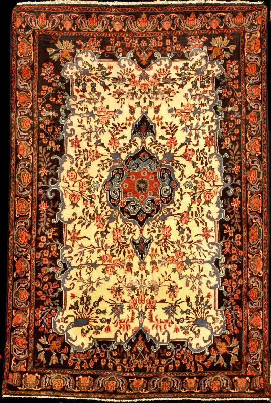Alter dekorativer Rosen-Bidjar, Nordwestper sien, Naturfarben, um 1910/1920, feine glanzre iche Wolle geknÜpft auf Baumwolle, ca. 164 x 1 06 cm, ...