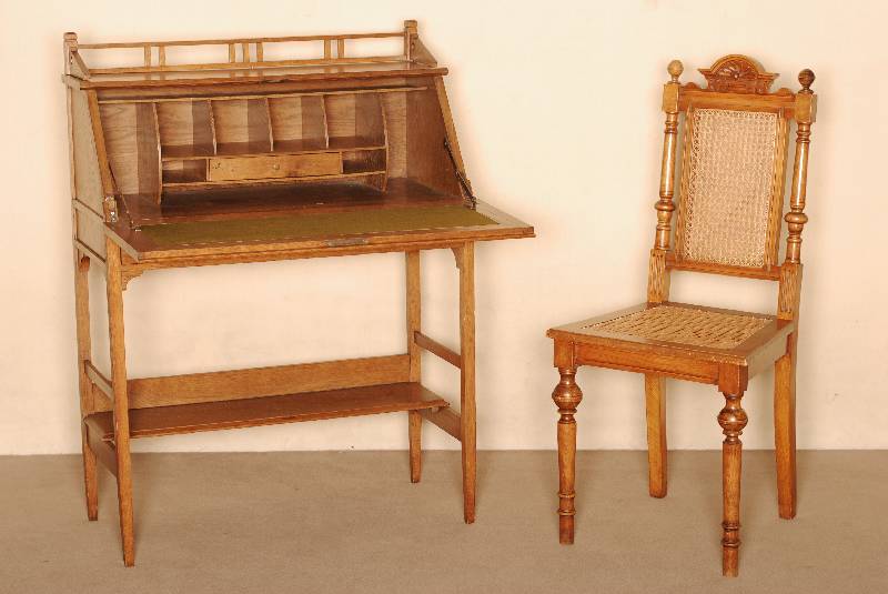 Stuhl, deutsch, um 1880, GrÜnderzeit, Buche massiv, nußbaumfarben, gedrechselte Beine, Sitz und RÜckenlehne mit Korbgeflecht, original, ...