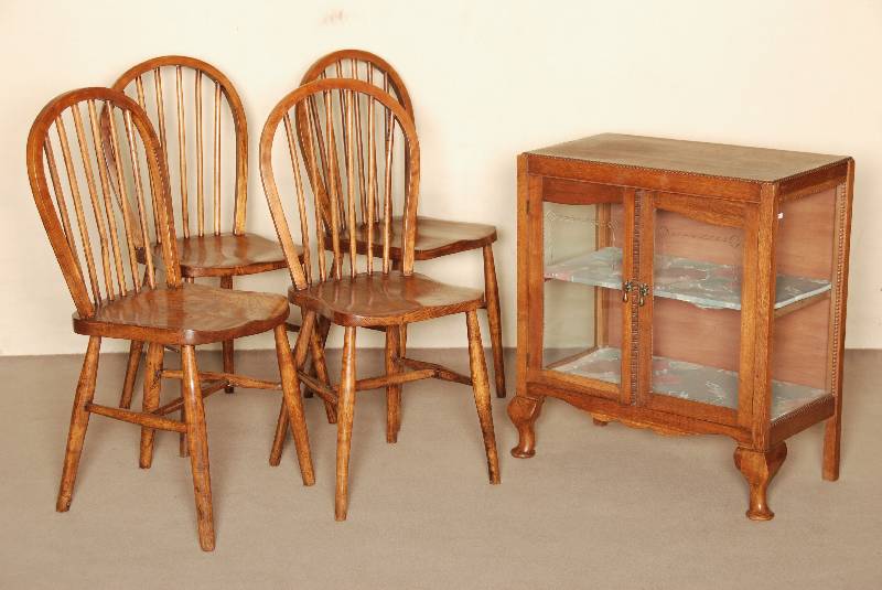 TeeschrÄnkchen, Holland, um 1900, Korpus Weichholz, Eichefurnier, verglast, in der Front mit geschliffenen Scheiben, seitlich altes ...