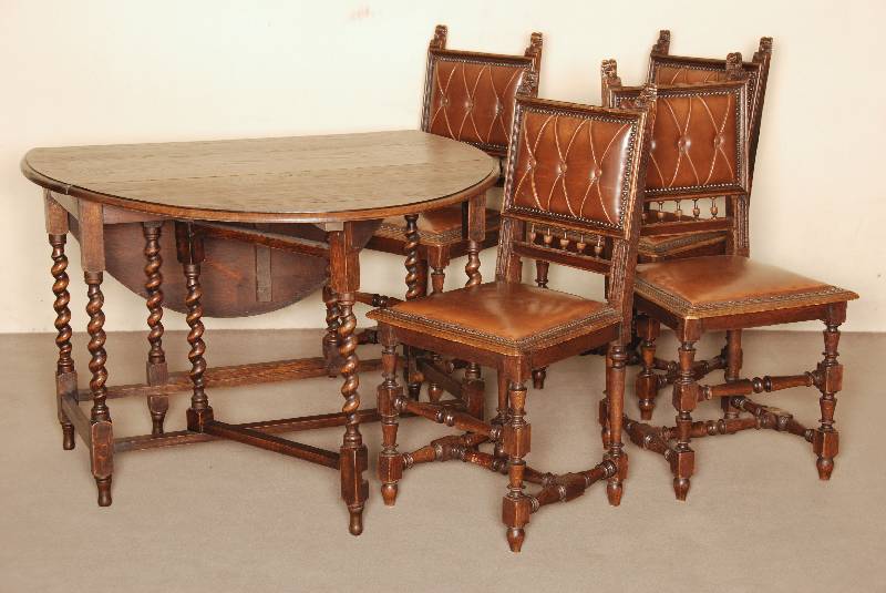 Oblongtable, England, um 1880, viktorianischer Stil, Eiche massiv, gedrechselte Beine, 2 Ausleger, Beine verstrebt, vielfach verwendbar, auch als ...