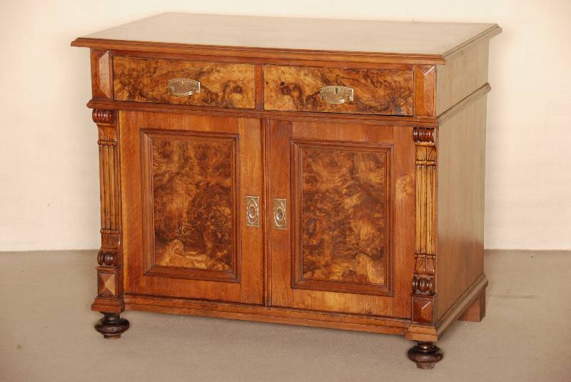 WÄscheschrÄnkchen, deutsch, um 1880, GrÜnderzeit, Front auf Rahmen gearbeitet, Wurzelnußfurnier gespiegelt, Platte sekundÄr, ...
