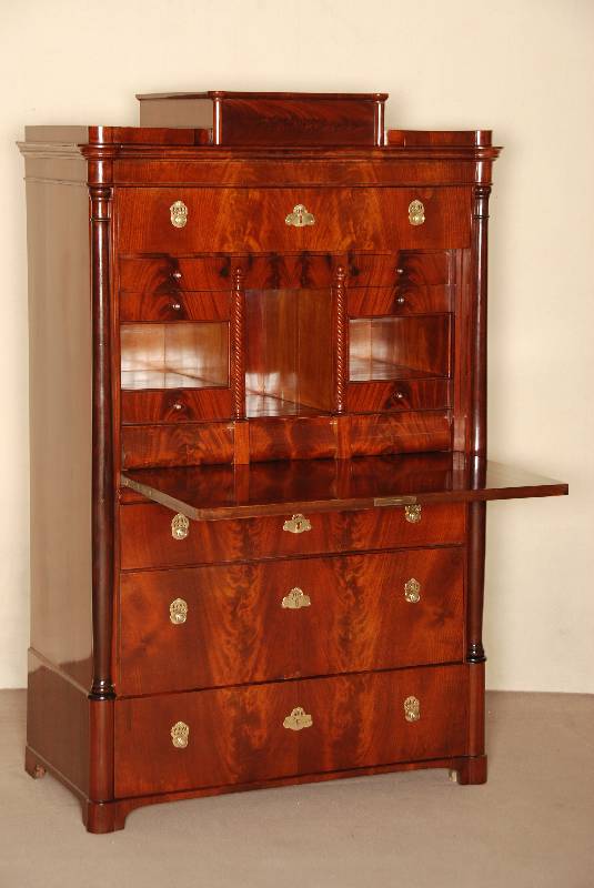 Biedermeier-StandsekretÄr, mitteldeutsch, um 1825, mit kleinem Aufsatz (Hutschachtel) mit Schublade, ein sehr elegantes MÖbel in ...