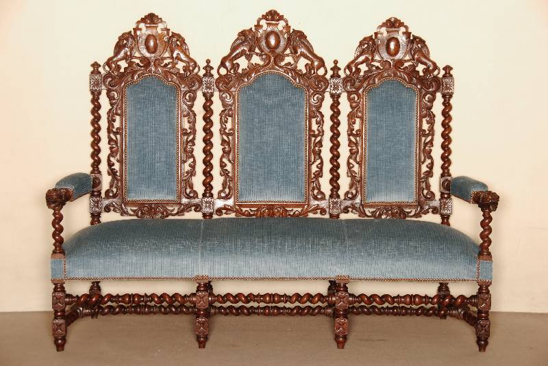 Prunkvolles Sofa, Frankreich, um 1870, Eiche massiv, auf stark gedrechselten Beinen, verstrebt, alles in Korkenzieherform, RÜckenlehne mit aus ...