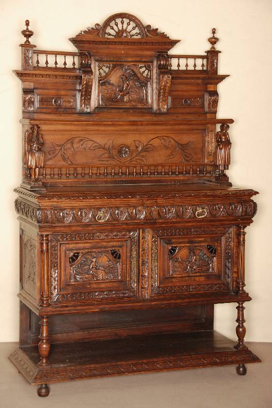 Anrichte mit Prunkaufsatz, Frankreich, um 1870, bretonisch, Kastanienholz, auf KugelfÜßen, offene Ablage, TÜrfÜllungen mit volkstÜmlichen ...