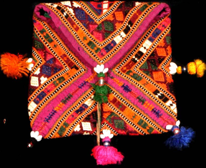 Kleine feine Koran Tasche antik, Usbekistan , um 1900, feinste Seidenstickerei mit Baumwol lfutter, ca. 26 x 18 cm (sehr selten in so ein en kleinen ...