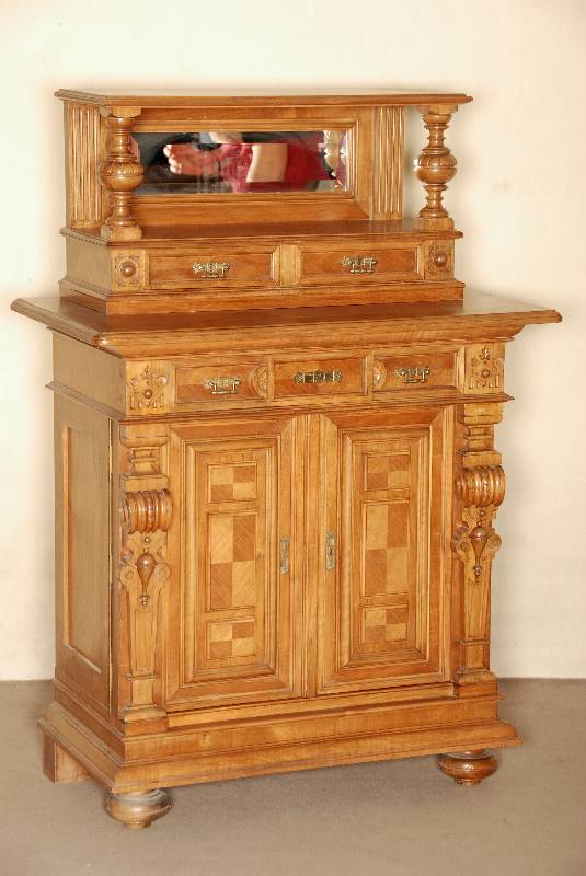 AufsatzschrÄnkchen, deutsch/wohl Raum Aachen, um 1885/90, Korpus Weichholz, Eiche massiv, auf Rahmen gearbeitet, aufgesetzte Zierleisten, Lisenen ...