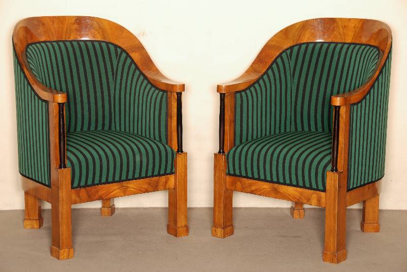 Biedermeierstilsessel, nach berliner Vorbild von 1820, Korpus Weichholz, Nußbaumwurzelfurnier gespiegelt verlegt, sogenannte Stollenbeine, ...