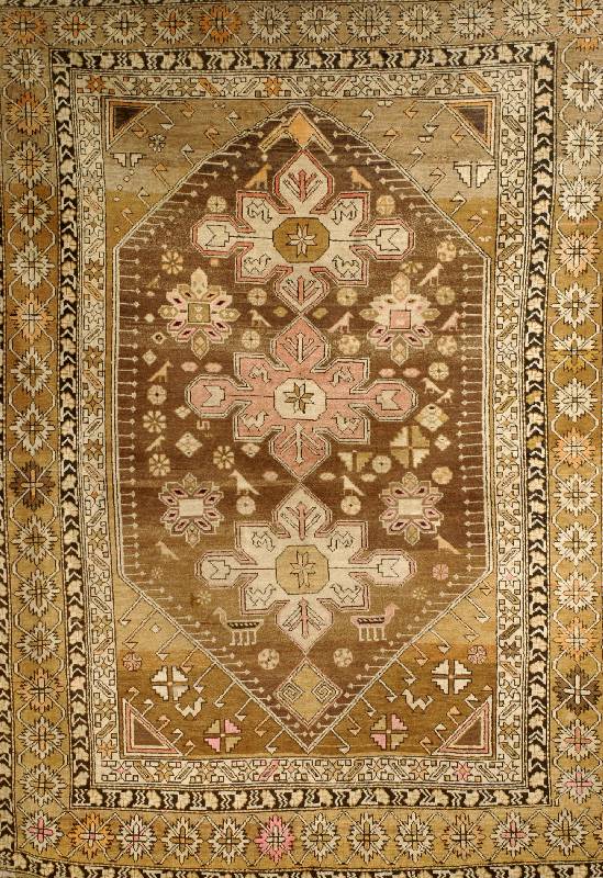 Schirwan antik, Kaukasus, um 1900, Wolle auf Wolle, ca. 183 x 133 cm, SchÄtzwert: 4500.- EURO, EHZ: 2-3