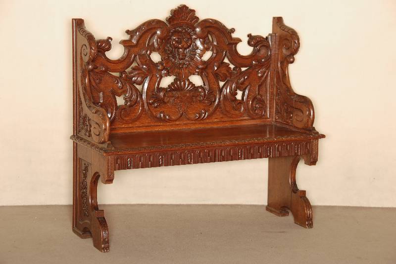 Prunkvolle Sitzbank, deutsch, um 1880, GrÜnderzeit, Nußbaum massiv, geschnitzte RÜckenlehne und Seitenwangen in Form von plastischen ...