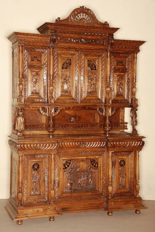 Prunkbuffet, Frankreich, um 1880, bretonisch , Kastanienholz massiv, 3-tÜriges Unterteil mit darÜberliegenden Schubladen und vorgesetzten ...
