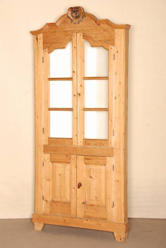 Eckschrank, Holland, um 1780, Weichholz massiv, Unterteil mit 2 TÜren, Inlets mit Leistenverzierung, oben 2/3-verglast und versprosst, doppelt ...