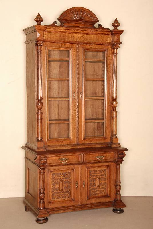 BÜcher- bzw. Mehrzweckschrank, deutsch, um 1880, GrÜnderzeit, Korpus Weichholz, Eiche furniert, auf KugelfÜßen, Lisenen mit gedrechselten ...