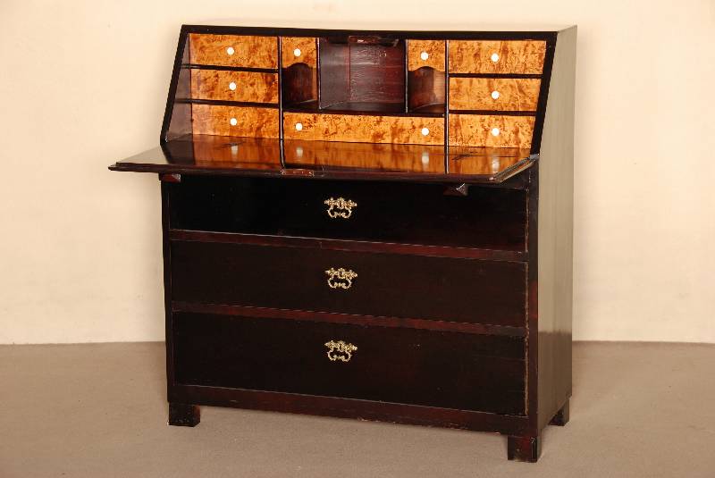 Schreibschatulle, deutsch, um 1810, Korpus Weichholz, Birke massiv, Birke furniert, mahagonifarben, 3-schÜbiger gerader Korpus, hinter der ...