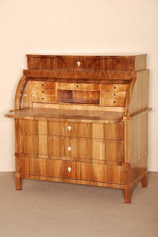 RollsekretÄr, sÜddeutsch/wohl Pfalz, um 1810, Korpus Weichholz, Nußbaumfurnier gespiegelt verlegt, Rollteil mit sogenanntem Ziehmechanismus, ...
