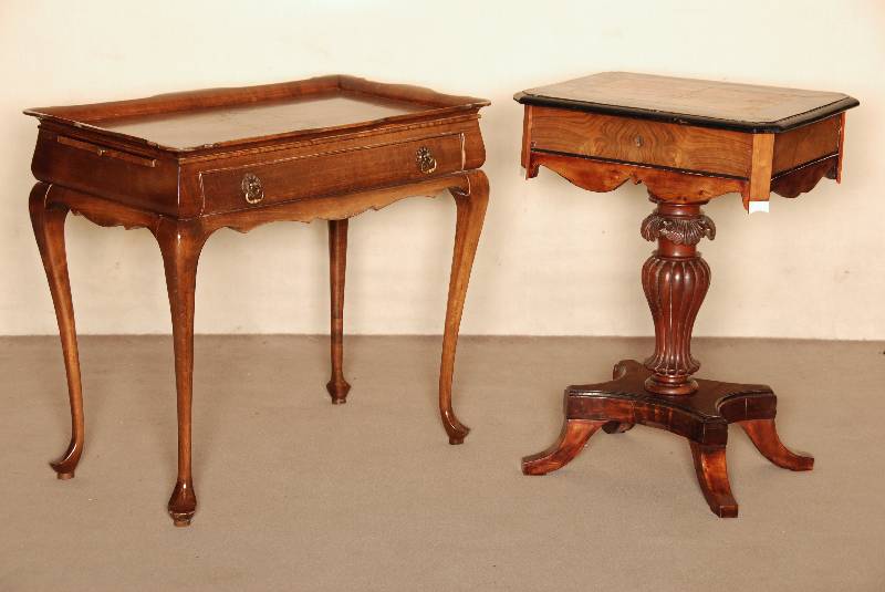 NÄhtisch, deutsch, um 1830, Biedermeier, Korpus Weichholz, mit verschiedenen EdelhÖlzern furniert, 4-eckige eingezogene Bodenplatte auf 4 ...
