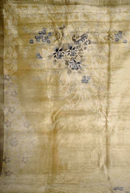 China Seide alt, China, ca. 50 Jahre, reine Naturseide, ca. 428 x 310 cm, Schätzwert: 8000.- EURO, EHZ: 2